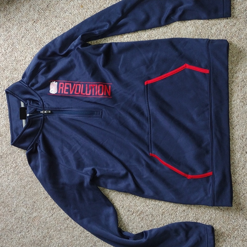 NE revolution pull over size 14-16